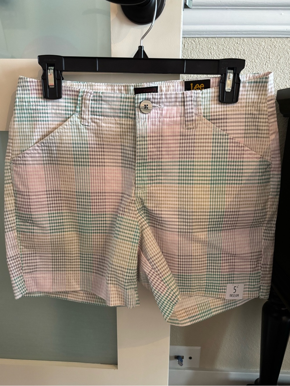 Lee Women’s 6 Pastel Pink & Green Plaid Flat-Front Shorts New 5” inseam